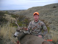 Mule deer hunting in Montana with a hunting guide from Redbone Outfitting.